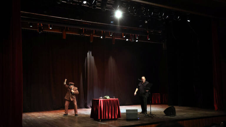 AKM’de Nostalji Dolu ‘Gülümseten Hatıralar’ Oyunu