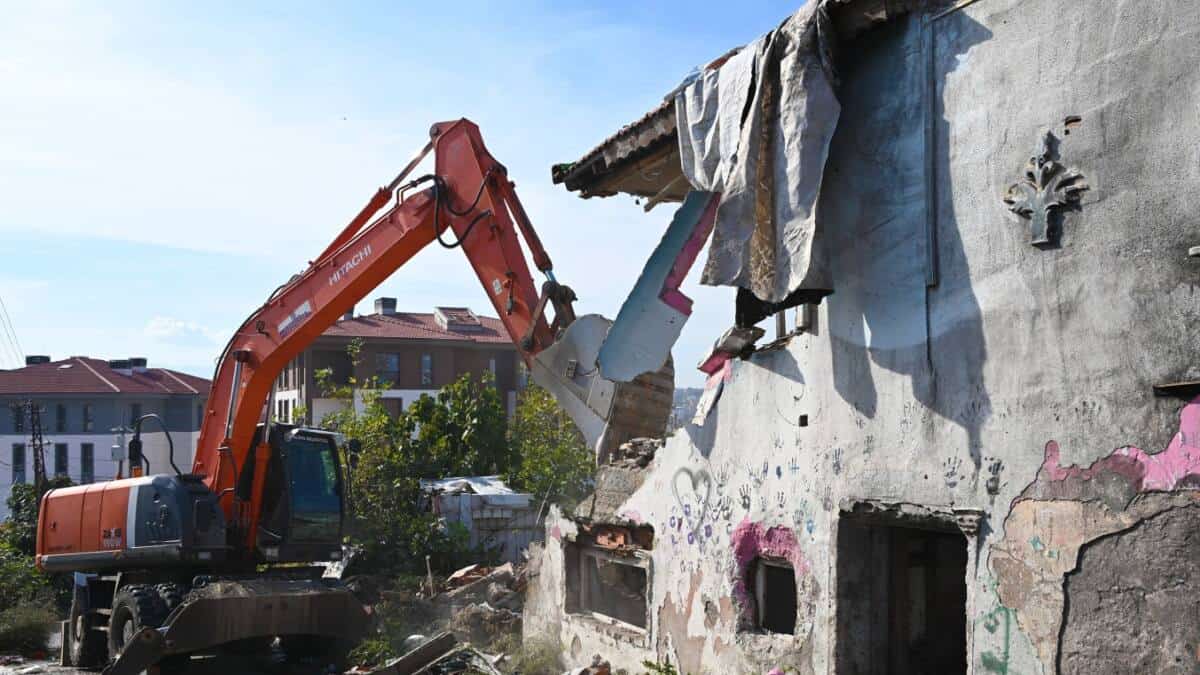 Bağlarbaşı’nda Kentsel Dönüşüm Yıkımları Sürüyor