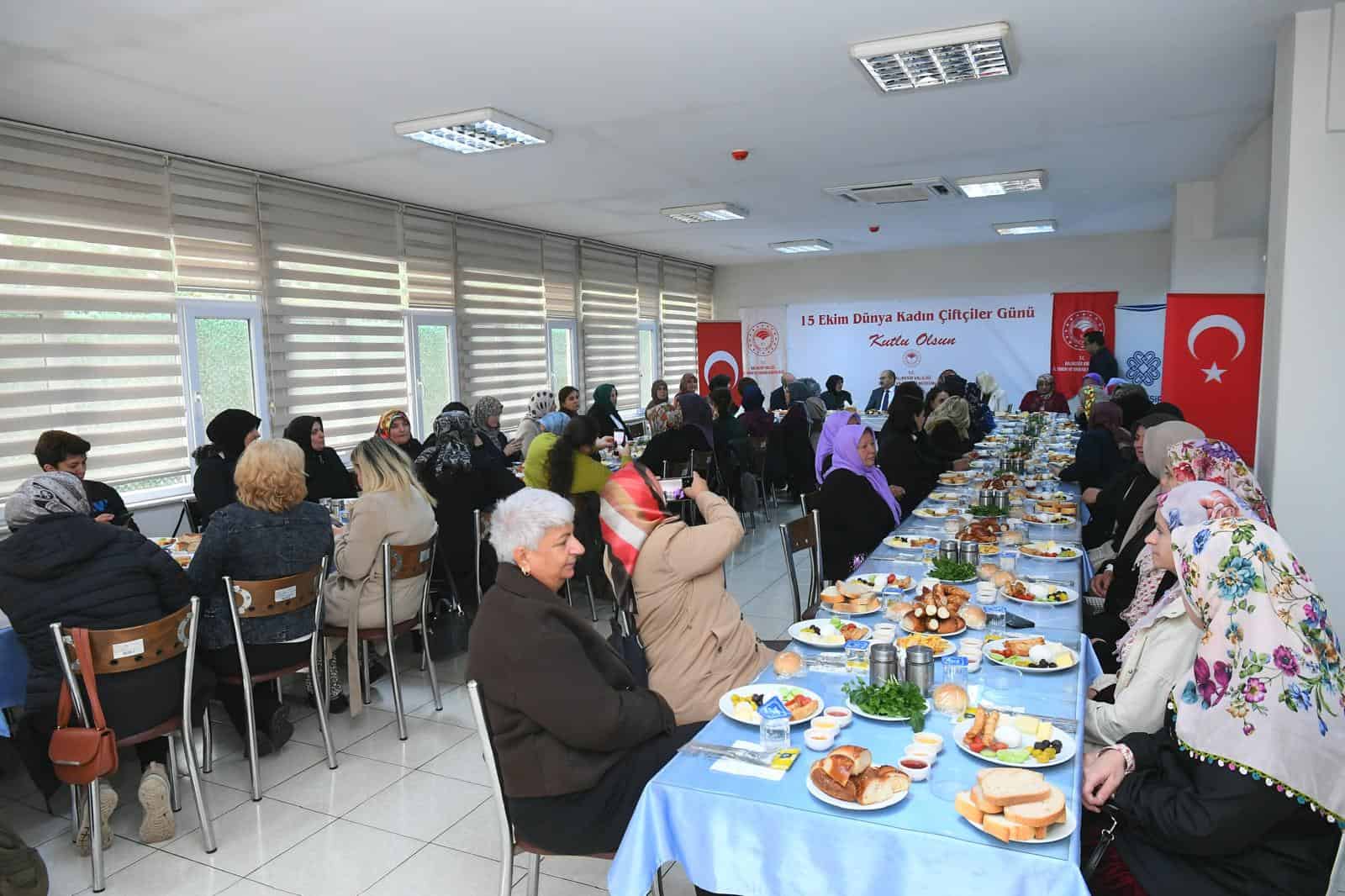 Balıkesir’de Vali Ustaoğlu Kadın Çiftçilerle Buluştu