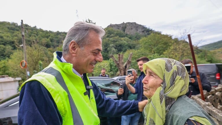 Başkan Alemdar Geyve’de Sel Hasarını İnceledi