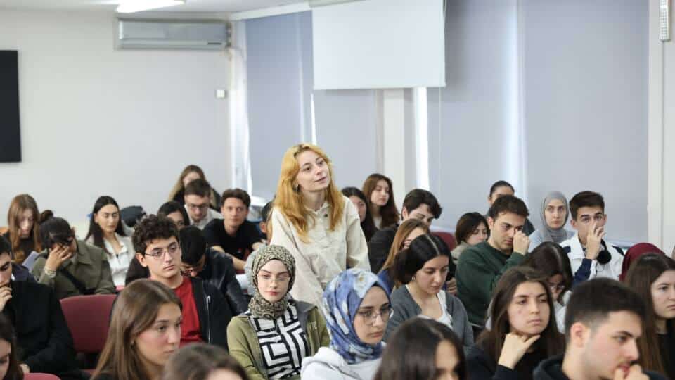 Başkan Vekili Biba’dan BUÜ Mimarlık Öğrencilerine Tavsiye