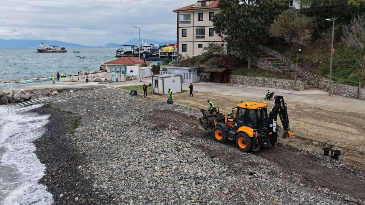 Bursa Tirilye Sahilinde Temizlik Çalışması Yapıldı