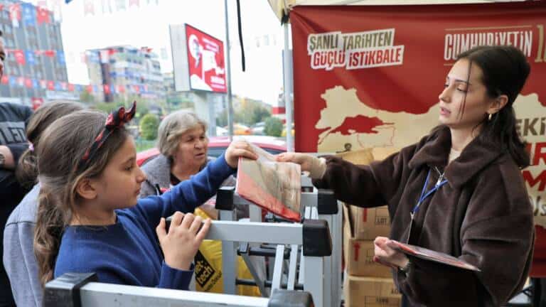 Bursa’da 29 Ekim’e Türk Bayraklı Atatürk Posteri