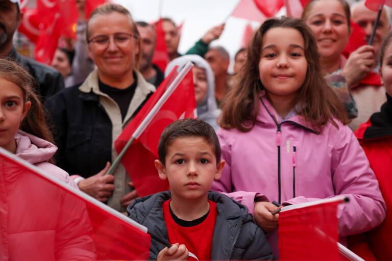 Bursa’da Cumhuriyet Coşkusu Yürüyüş ve Konserle Yaşandı