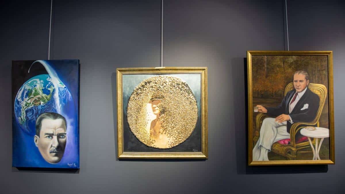 Bursa’da Cumhuriyet ve Atatürk Sergisi Açıldı