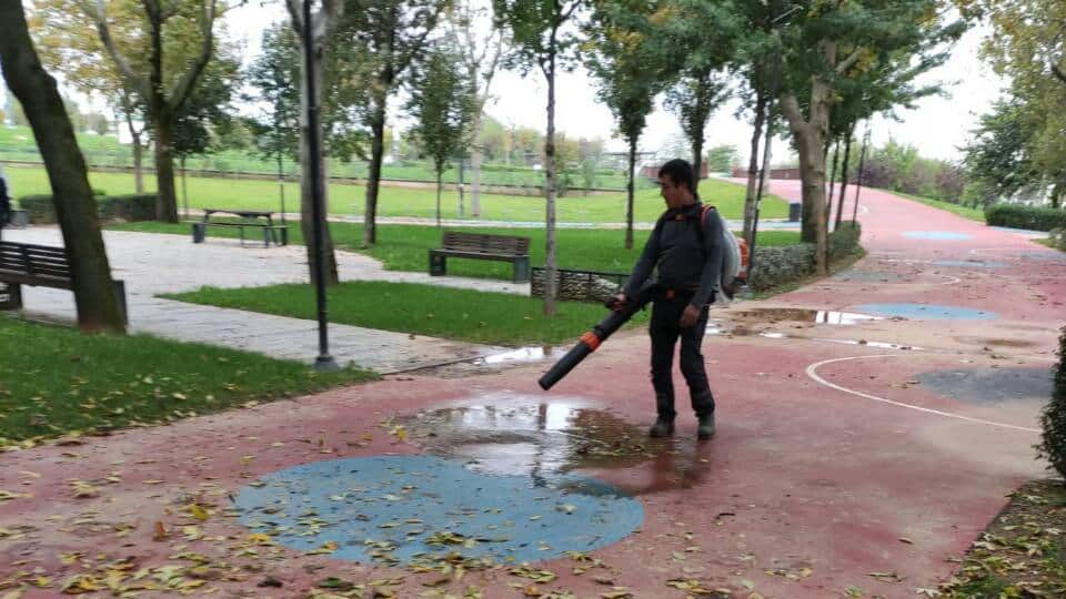 Bursa’da Park ve Bahçelere Günlük Bakım Yapılıyor