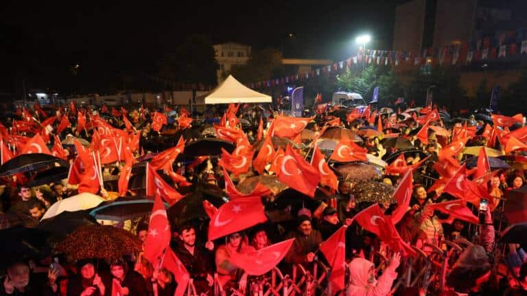 Bursa’da Yağmura Rağmen Cumhuriyet Yürüyüşü