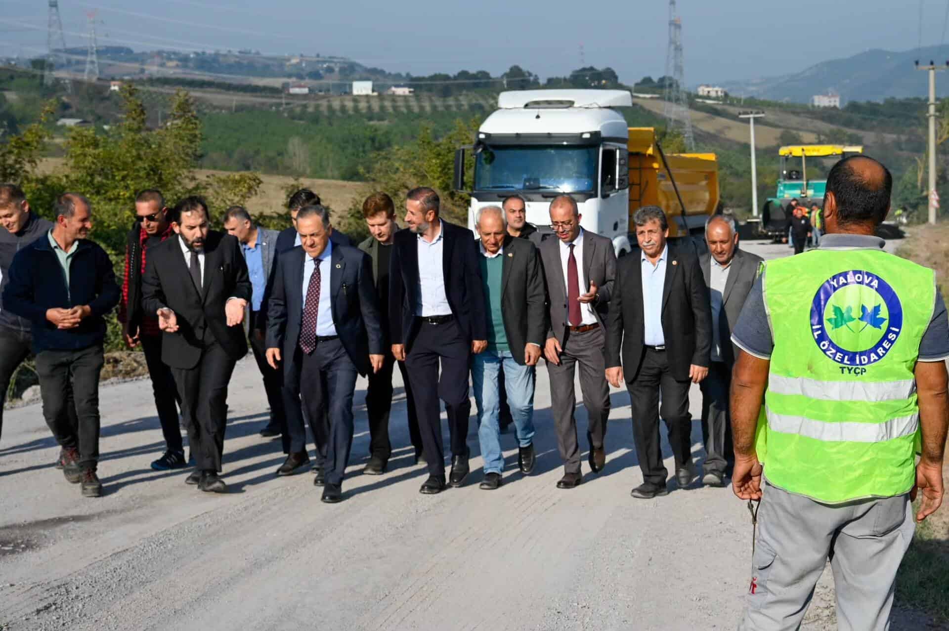 Çiftlikköy-Altınova Grup Yolu Asfaltlanıyor