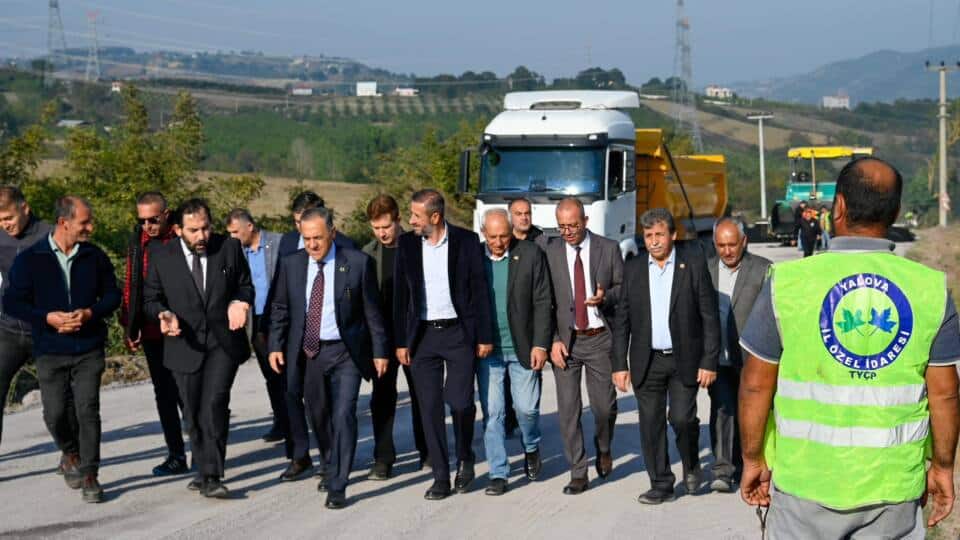 Çiftlikköy-Altınova Grup Yolu Asfaltlanıyor