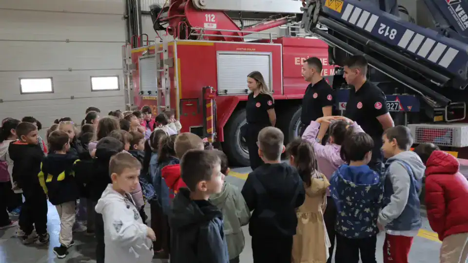 Edirne İtfaiyesi Minik Öğrencileri Ağırladı