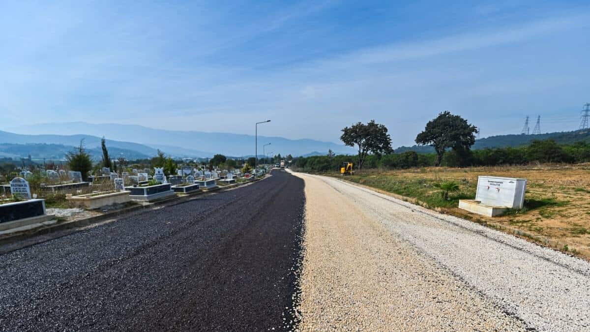 Erdoğanköy Mezarlığı Yolları Yenilendi