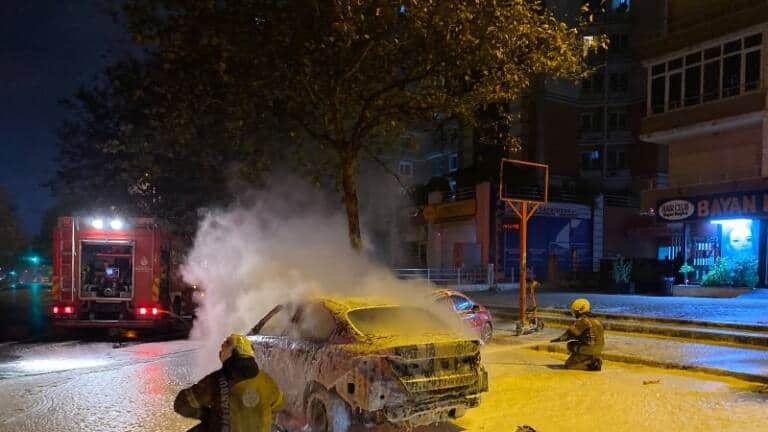 Esenyurt’ta Araç Yangını Kontrol Altına Alındı