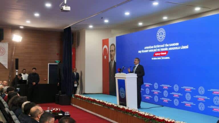 Esenyurt’ta Aydoğan Öztiryaki Meslek Lisesi Açıldı