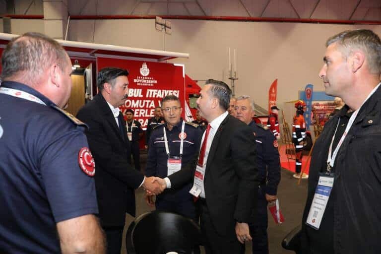 İstanbul İtfaiyesi İSAF Fuarında Yeniliklerini Sergiliyor