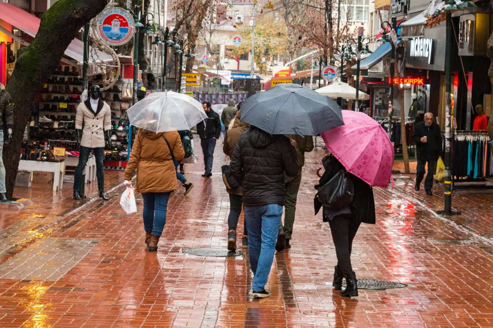 İstanbul’da Kuvvetli Fırtına ve Sağanak Yağış Bekleniyor