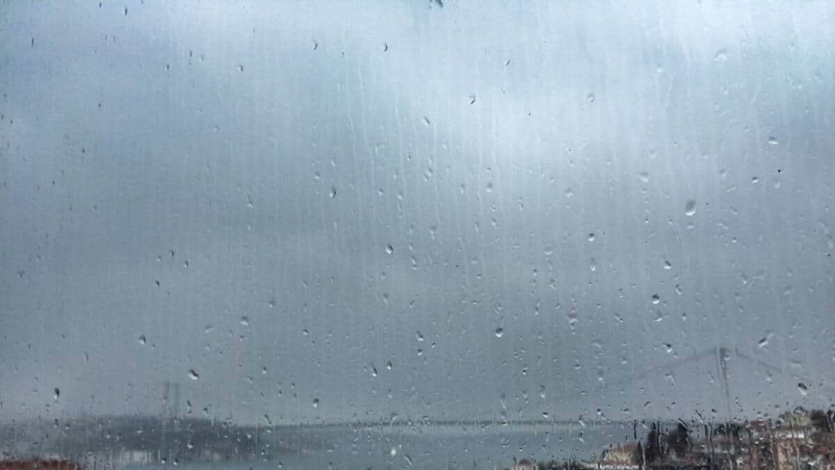 İstanbul’da Sıcaklıklar Düşüyor, Sağanak Yağış Geliyor