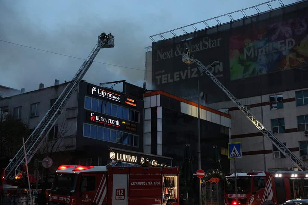 Küçükçekmece’de İşyeri Yangını Kontrol Altında