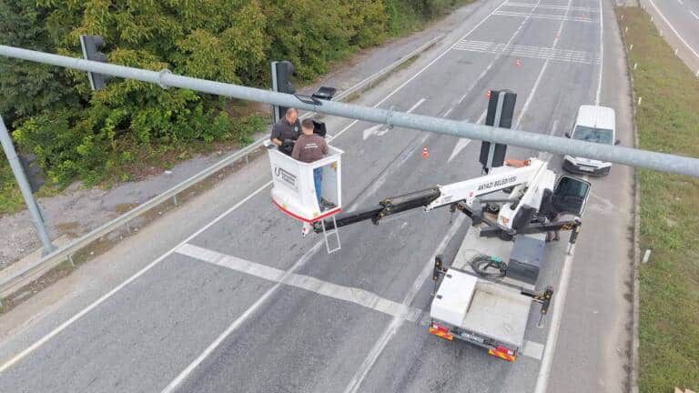 Sakarya’da Karanlık Kavşaklar LED ile Aydınlanıyor