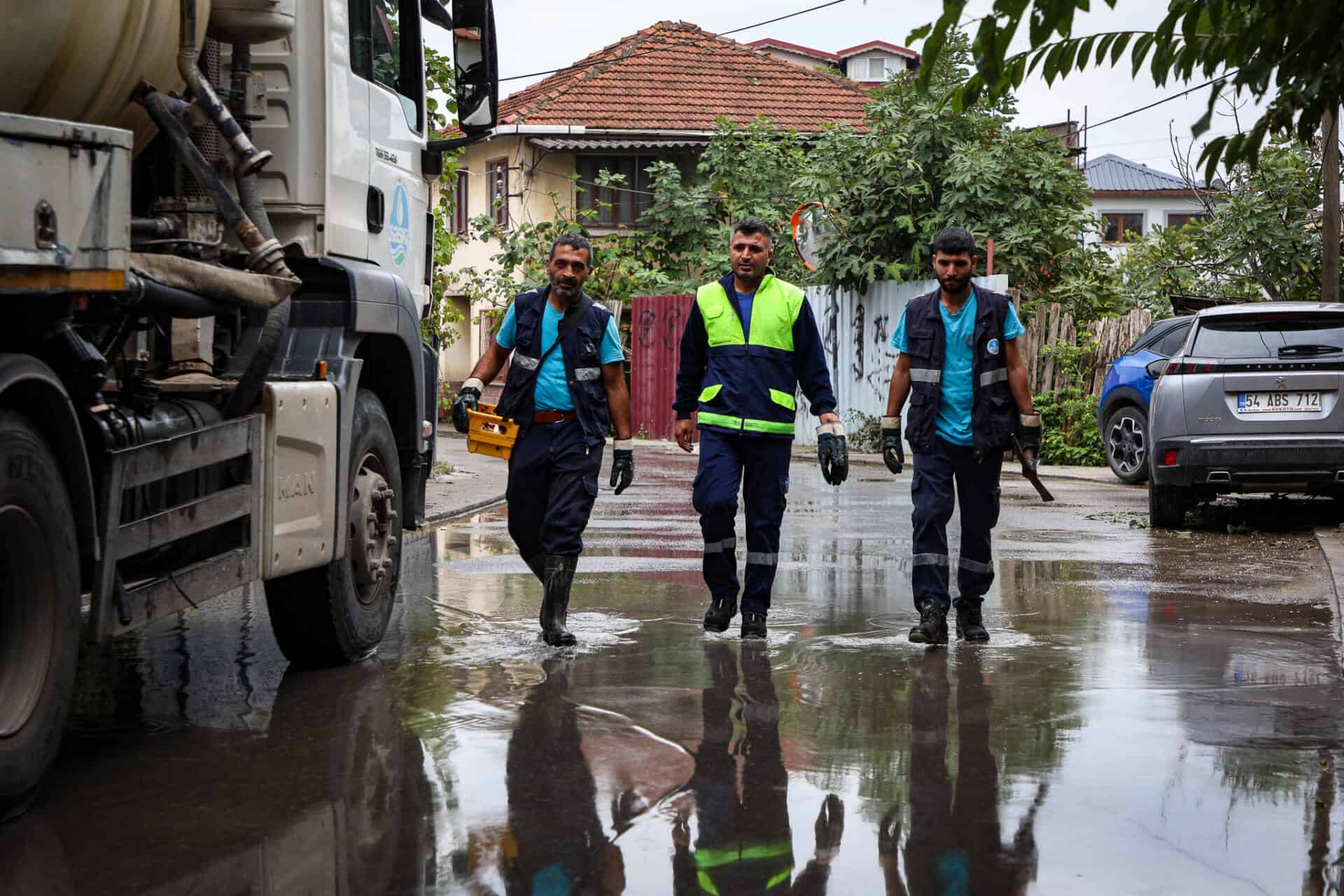 Sakarya’da Sağanak Sonrası Altyapı Çalışmaları Sürüyor