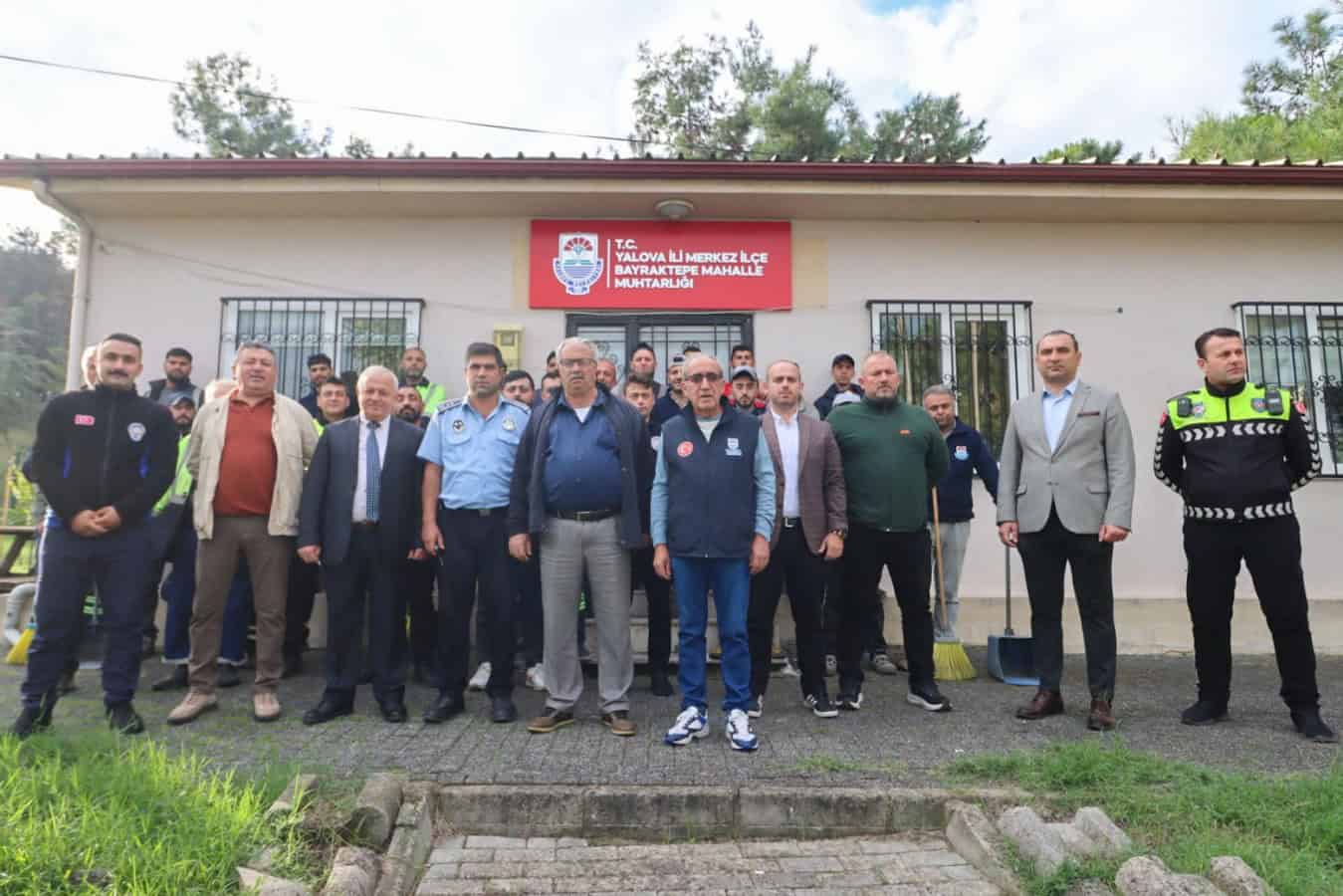 Yalova Mahallelerinde Temizlik Çalışmaları Sürüyor