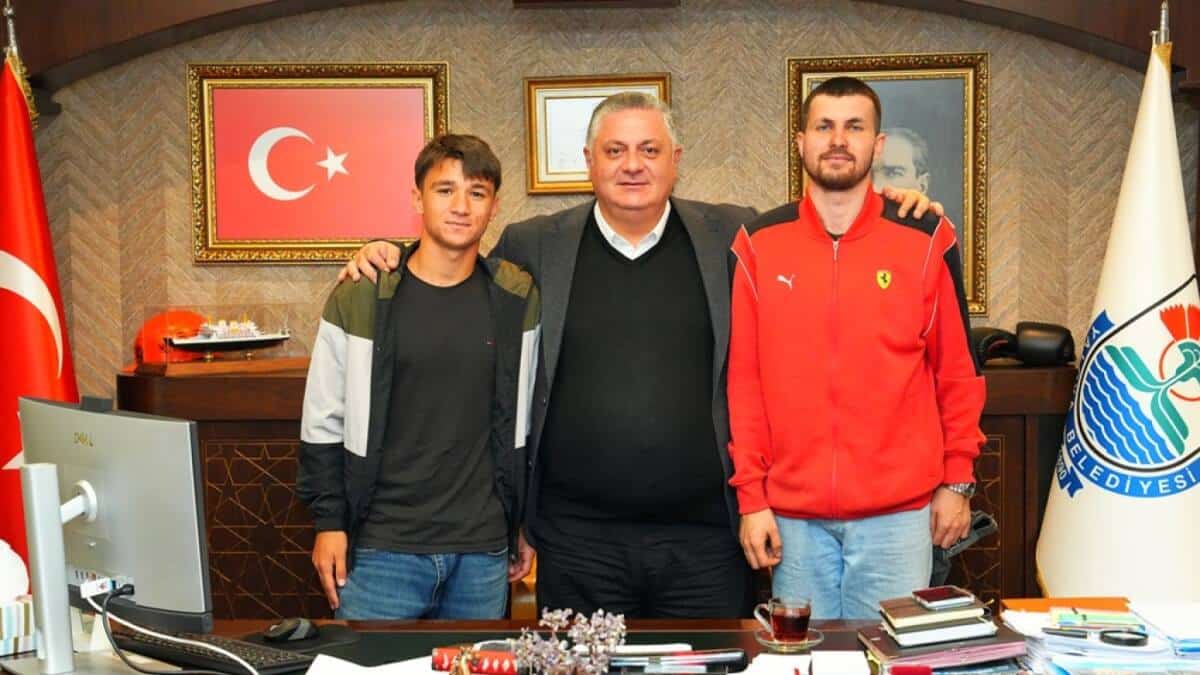 Yalova’da Gençlerden Çevre Temizliği Örneği