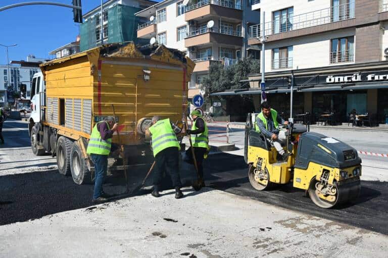 Yalova’da Yol ve Park Çalışmaları Sürüyor